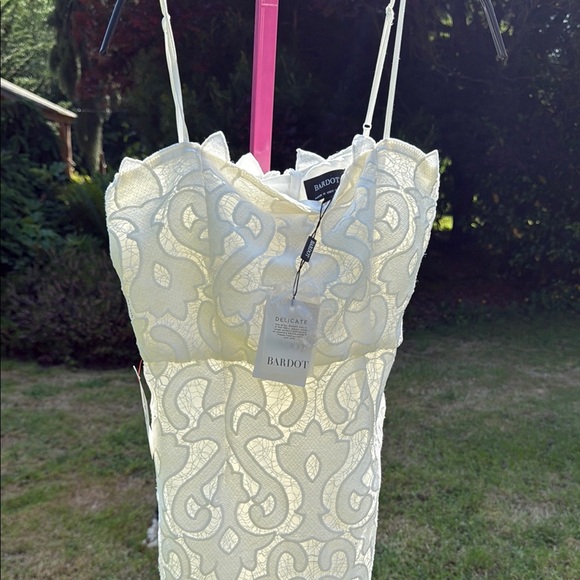 NWT Bardot Cream Sheath Dress Spaghetti Strap Wedding size 6 - Picture 11 of 11